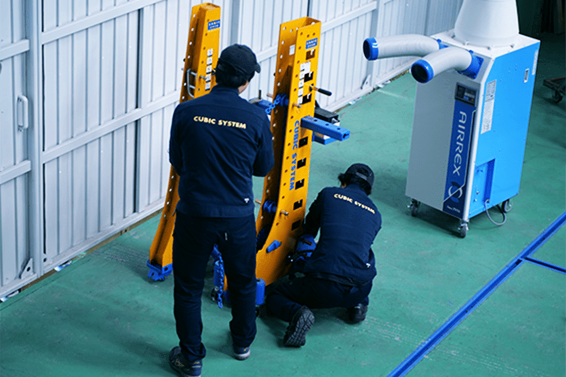 修正機を使用した仕事の様子